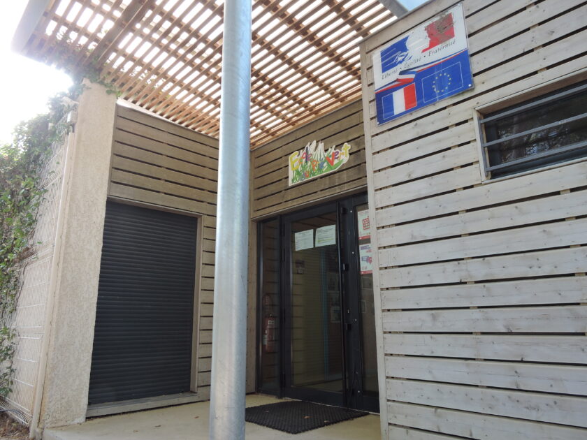Photo de l'entrée de l'école du Pré Vert